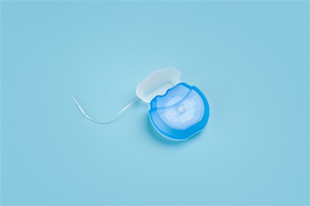 CURAPROX DF 820 PTFE dental tape, Bild 2 von 3