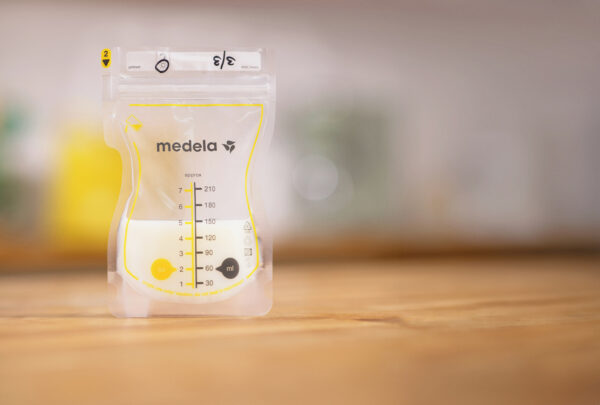 MEDELA Easy Pour sachets de conservation du lait maternel, image 4 sur 4