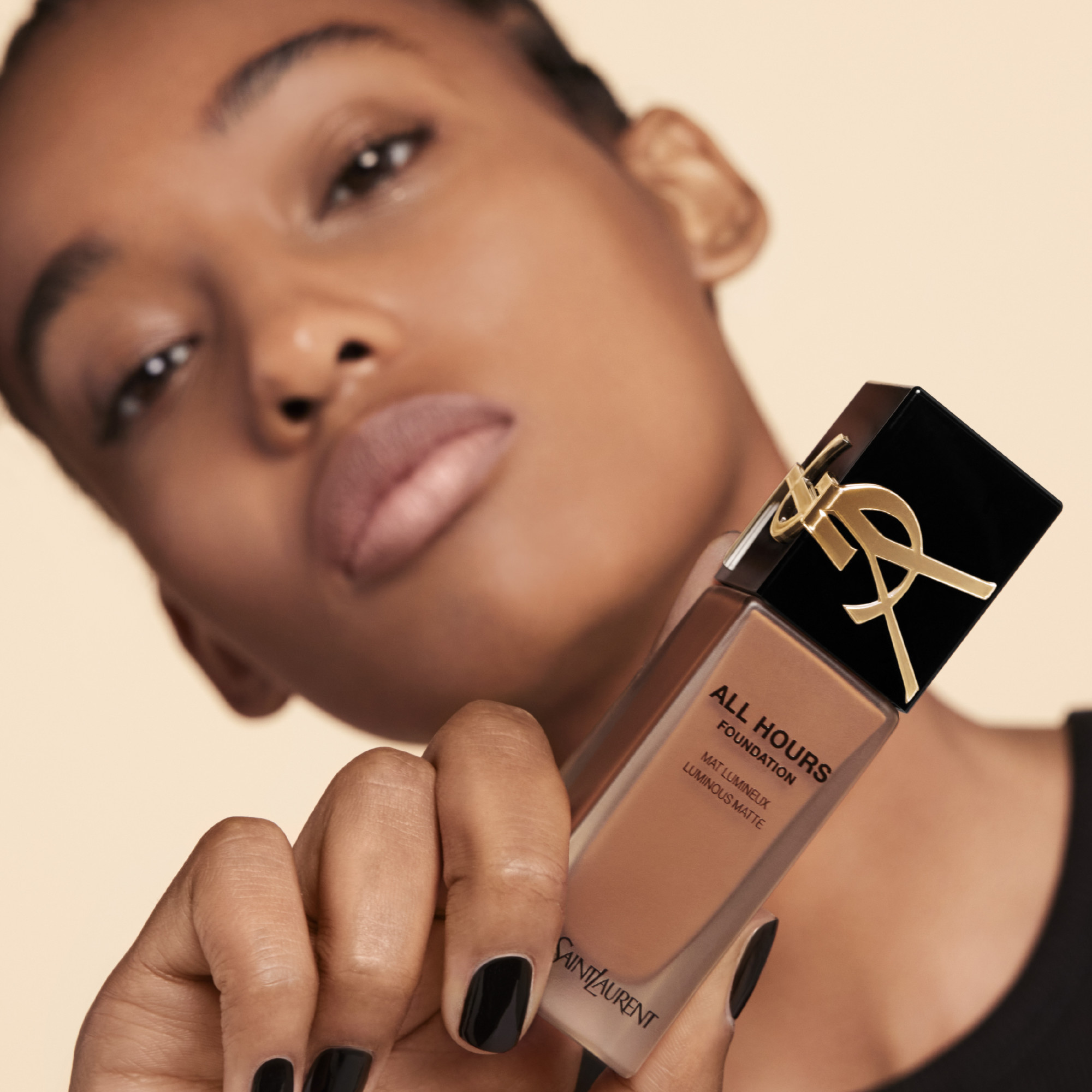 Yves Saint Laurent All Hours Foundation, image 5 sur 5