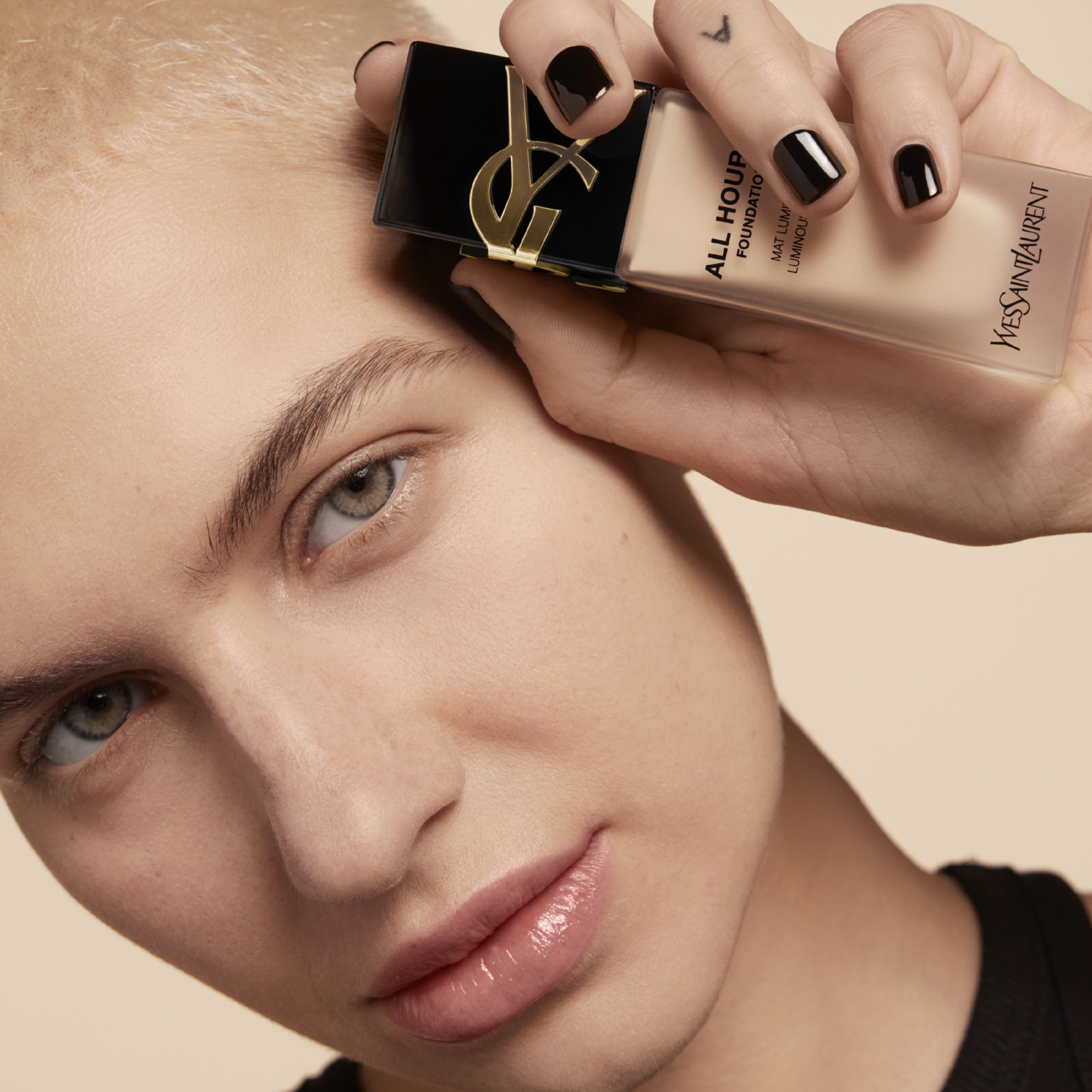 Yves Saint Laurent All Hours Foundation, image 3 sur 5