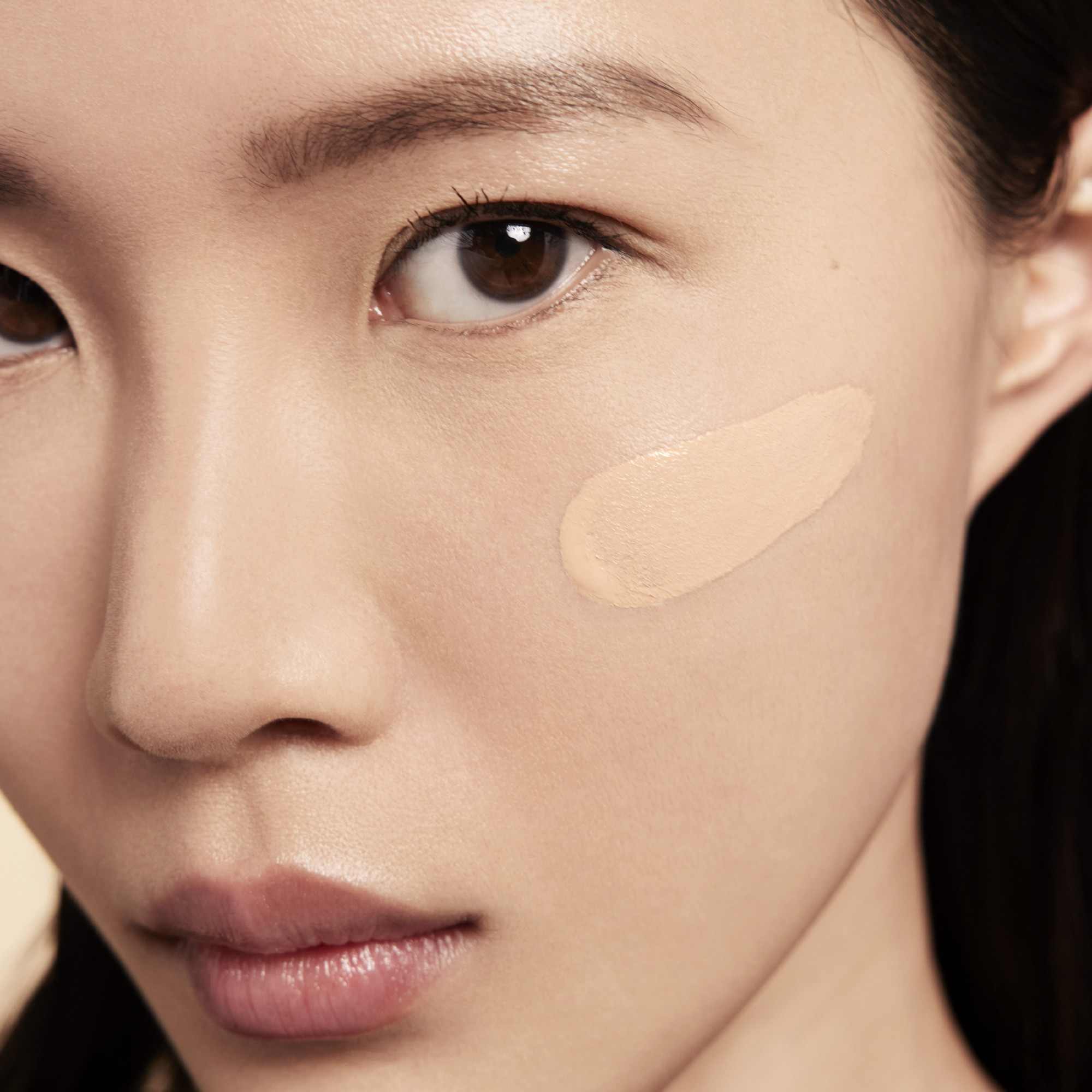 Yves Saint Laurent All Hours Foundation, image 5 sur 5