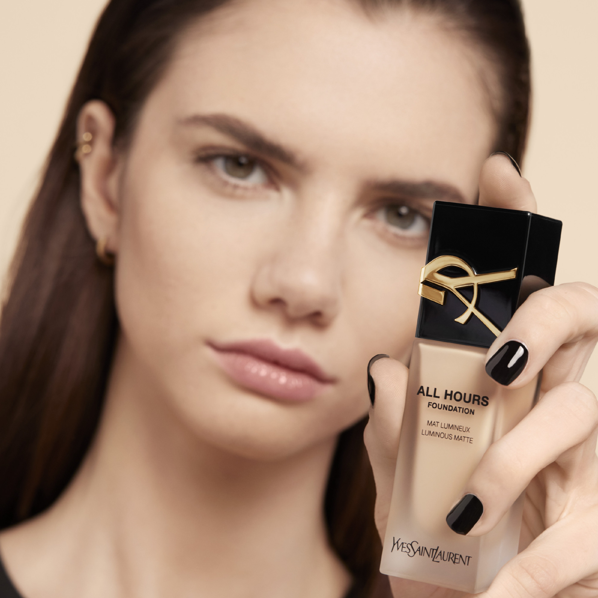 Yves Saint Laurent All Hours Foundation, Bild 3 von 5