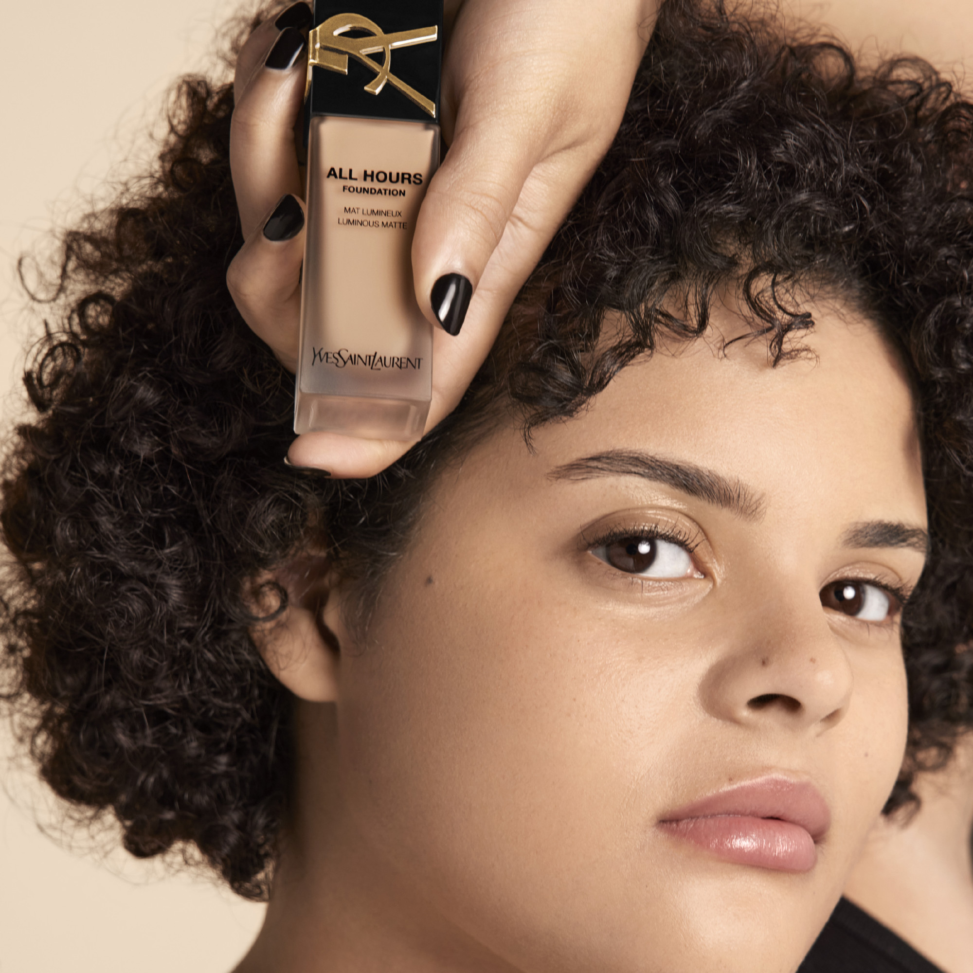 Yves Saint Laurent All Hours Foundation, image 3 sur 5